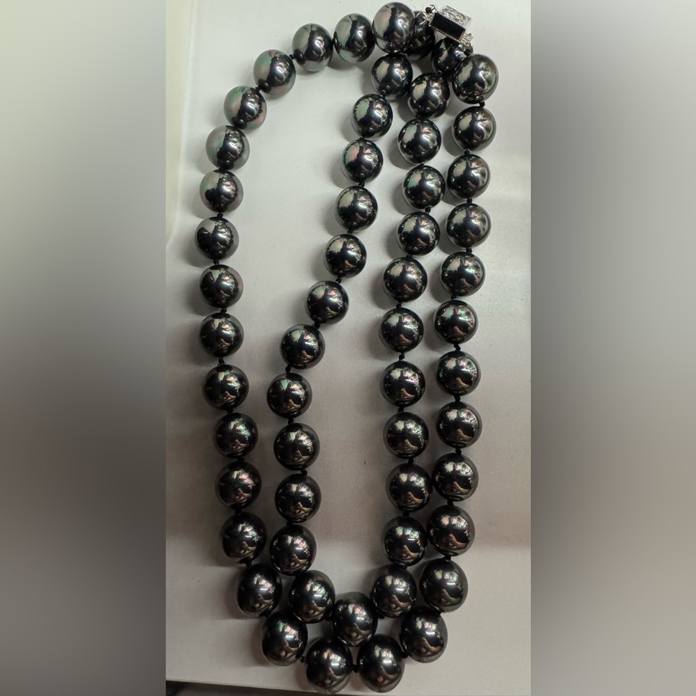New Elegant Black Pearl Necklace
